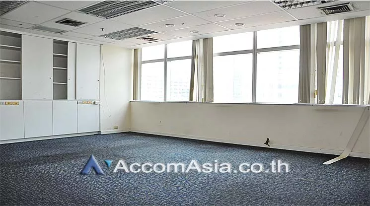  1  Office Space For Rent in Silom ,Bangkok BTS Surasak at Vorawat Building AA10943